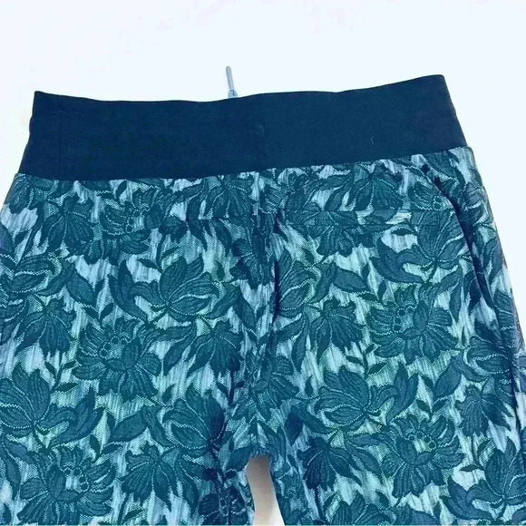 Athleta Trekke North Blue Floral Drawstring Mid-Rise Full Length Jogger Size 4 - Picture 9 of 15